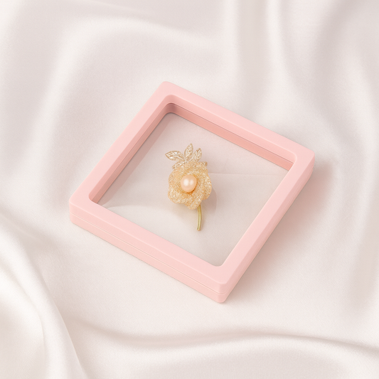 Różowe pudełko na biżuterię z przezroczystym okienkiem